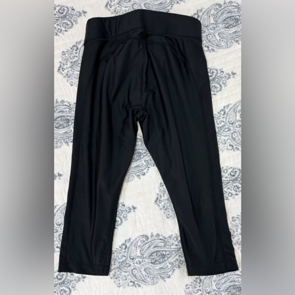 Under Armour HeatGear Womens Large Black Compression Capri Leggings